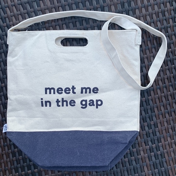 𝅺LIMITED EDITION GAP Card Exclusive Canvas Tote - Picture 14 of 14
